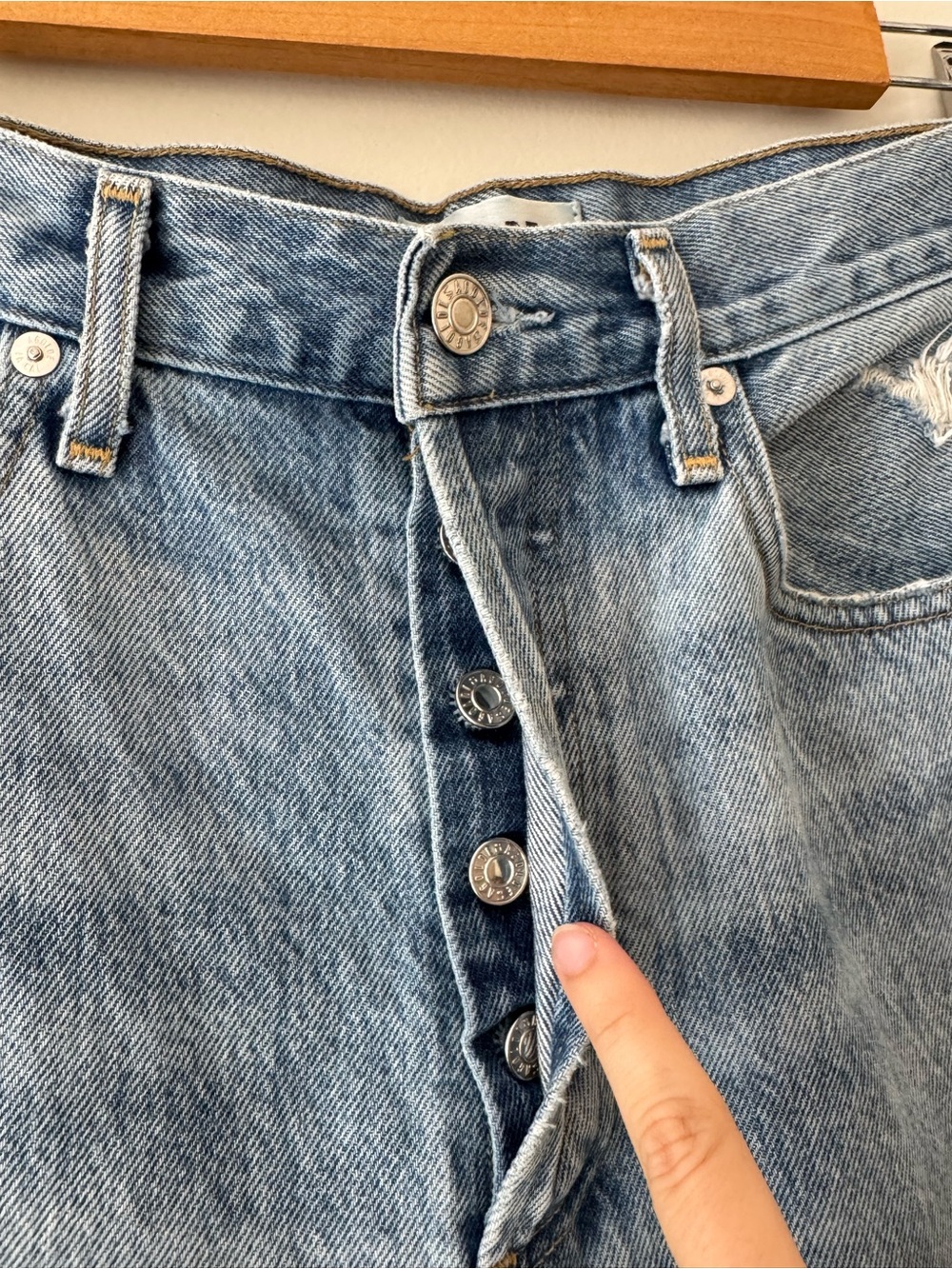 AGOLDE 90s Jeans Ripped Light Wash - Picture 4 of 12